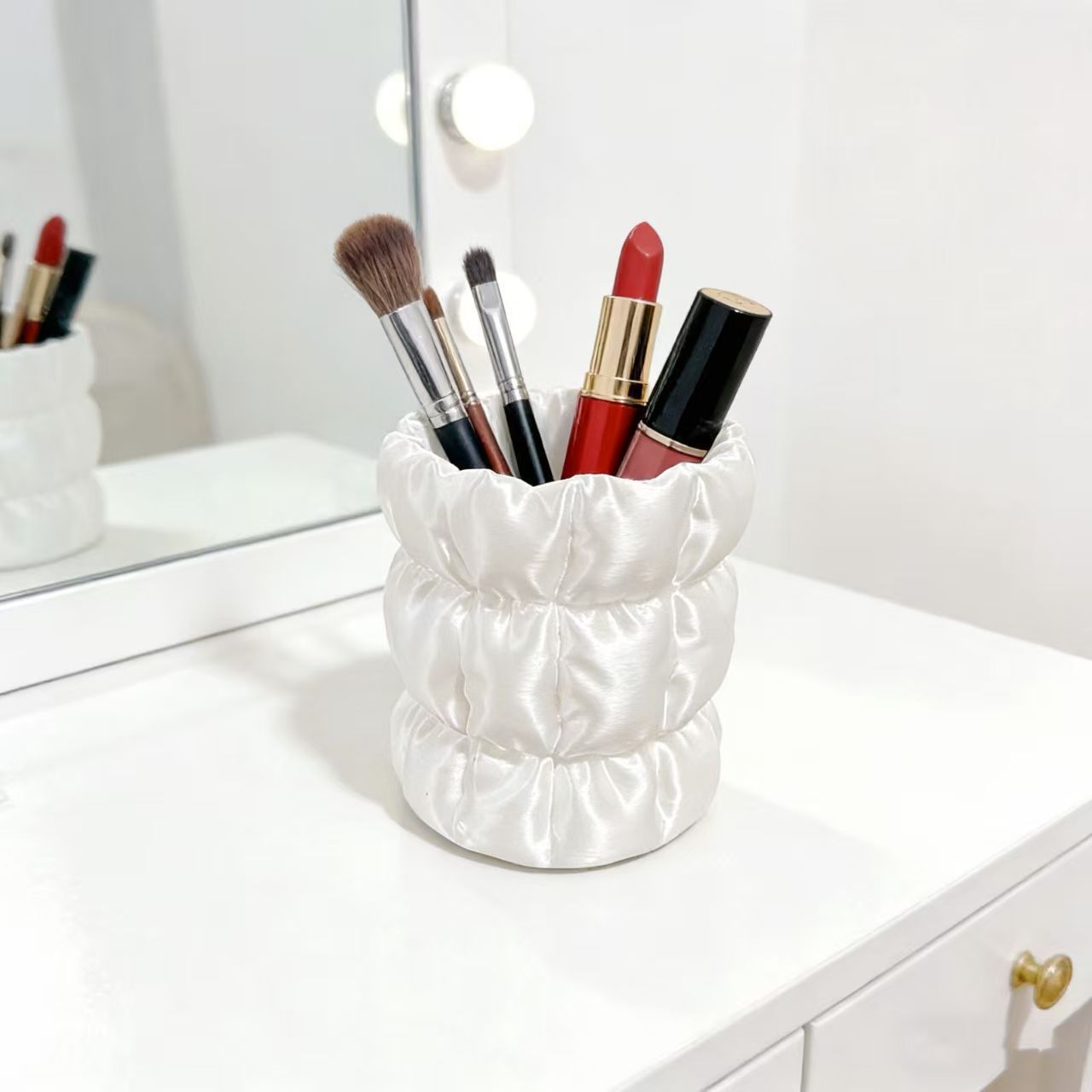 クラウドルーシュドサテンメイクアップブラシホルダー、多用途化 - Luxury Skincare And Makeup Brands のレビューと価格