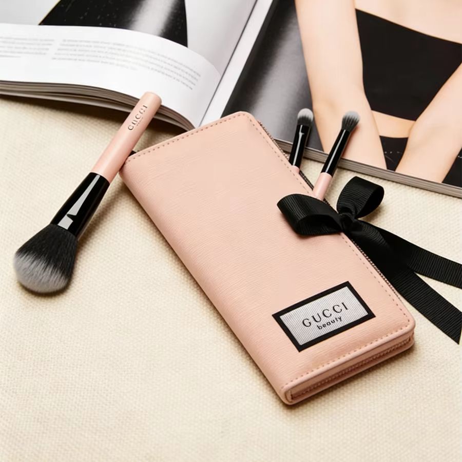 グッチのバッグ、メイクブラシセット、ピンクのチークブラシ、コ - Luxury Skincare And Makeup Brands のレビューと価格